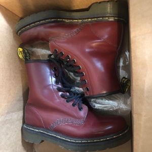 1460 dr martens maroon boots